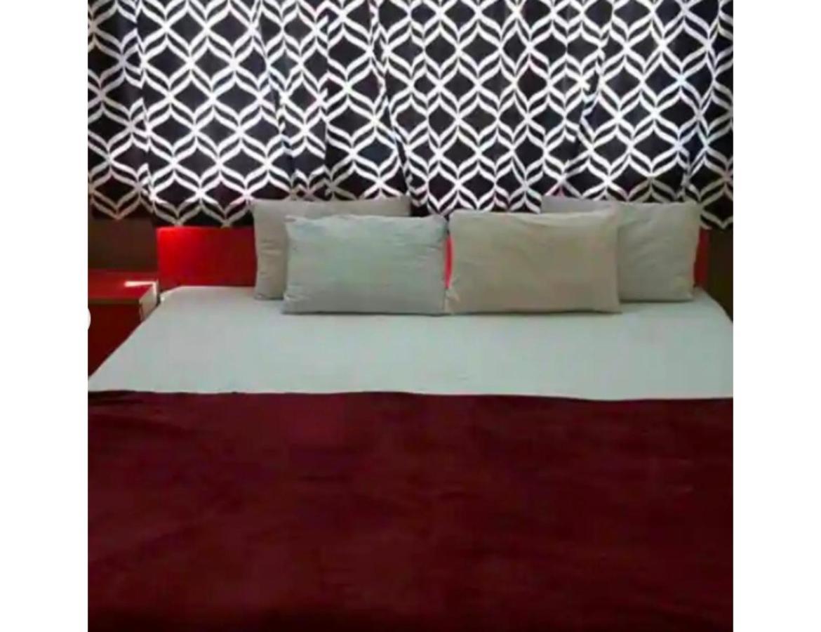 Hotel Adarsh, Uddzsaín Kültér fotó