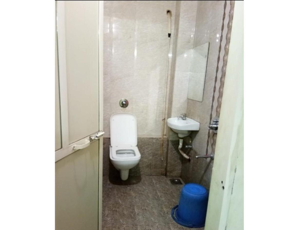 Hotel Adarsh, Uddzsaín Kültér fotó