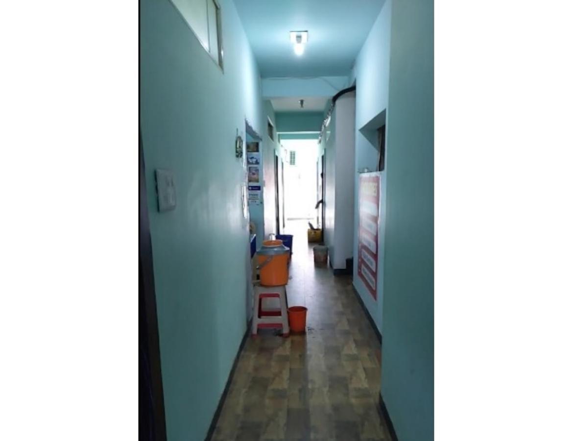 Hotel Adarsh, Uddzsaín Kültér fotó