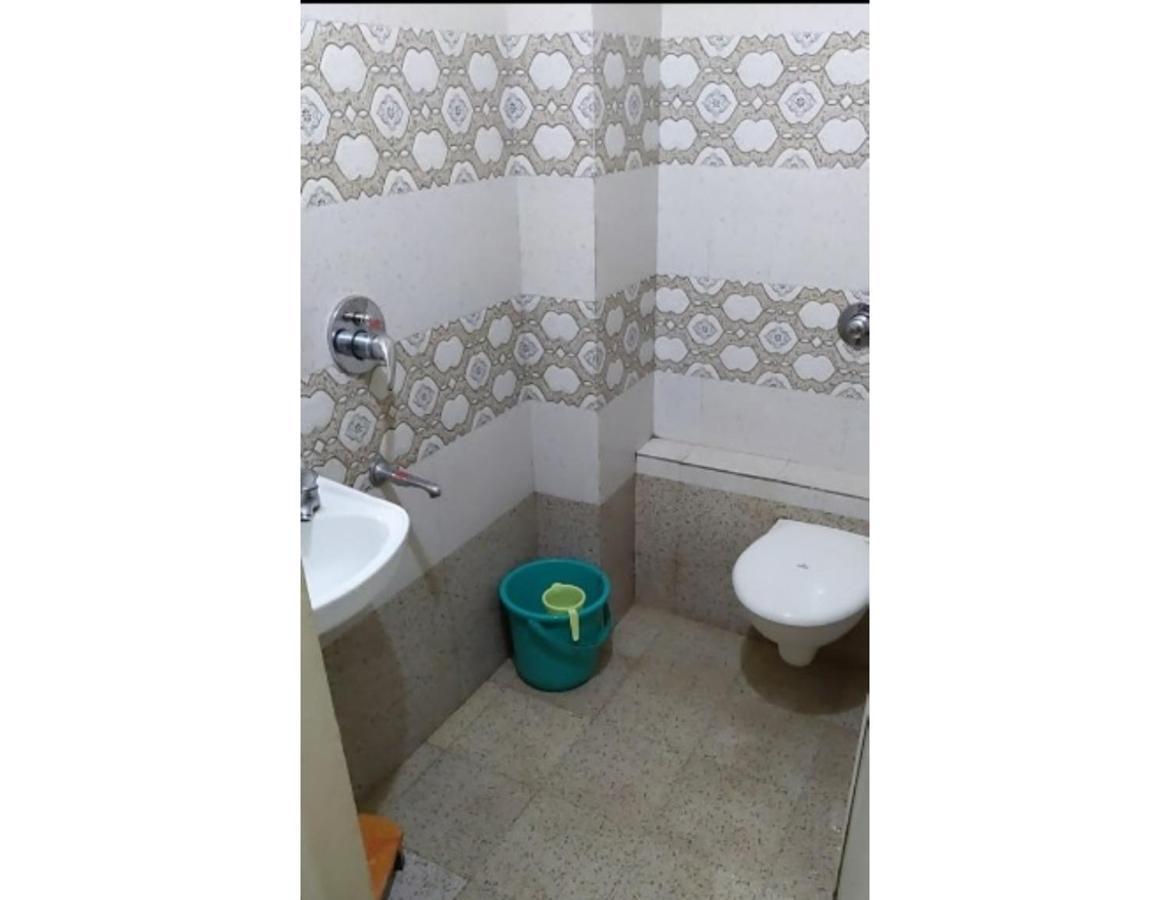 Hotel Adarsh, Uddzsaín Kültér fotó