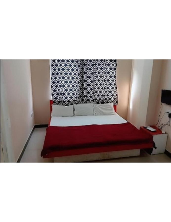 Hotel Adarsh, Uddzsaín Kültér fotó
